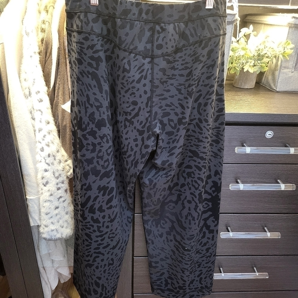 Lululemon Can You Feel The Pleat Black Crop Wide Leg Gaucho Pants - Picture 5 of 7